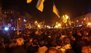 Во Львове “евромайдан” собрал тысячи людей