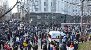 Митингующие заблокировали центральный вход в Кабмин