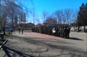 В Новофедоровке захвачена авиабаза: военные сдали оружие (+Видео)