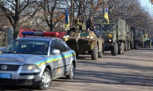 Украинские военные доставили гуманитарную помощь на Донбасс