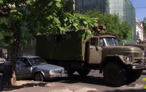 В центре Одессы военный грузовик протаранил легковой автомобиль (+Видео)