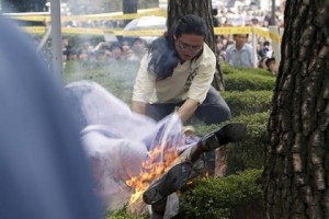 Кореец поджег себя во время акции протеста у посольства Японии