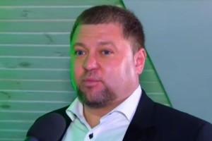 Звезда студии “Квартал 95” купил дом рядом с Порошенко и Ротару