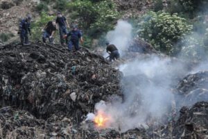 На Грибовичской свалке под Львовом снова горит мусор