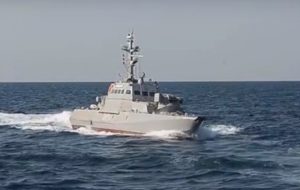 Катера отогнали корабль ВМФ РФ от границы (+Видео)