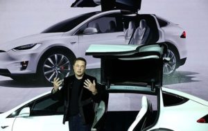 Tesla отзывает 11 тысяч кроссоверов Model X