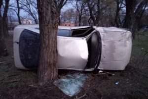 В Николаеве водитель, убегая от патрульных, врезался в забор и погиб