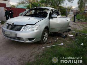 В Харькове в салон иномарки кинули гранату