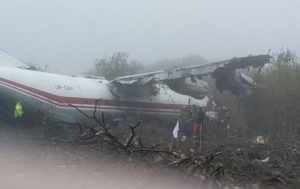 Под Львовом аварийно сел транспортный самолет