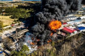 В Польше взорвался завод химических отходов