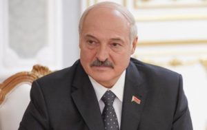 Лукашенко снова угрожает Украине “военным ответом”