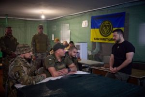 Зеленський відвідав бійців на південному фронті